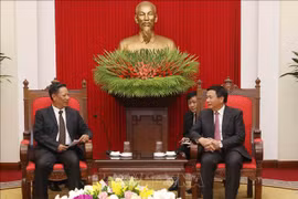 越共中央理论委员会主席会见老挝国家社会科学委员会代表团