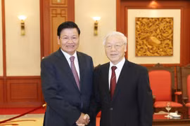 越共中央总书记阮富仲会见老挝总理通伦