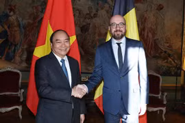 越南政府总理阮春福同比利时首相夏尔·米歇尔举行会谈