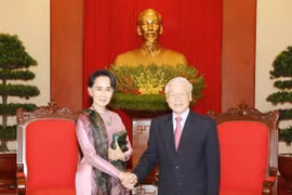 越共中央总书记阮富仲会见缅甸国家顾问兼外交部长昂山素季