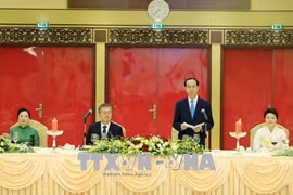 越南国家主席陈大光举行盛大国宴 欢迎韩国总统文在寅到访
