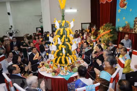老挝驻越南大使馆在首都河内举行老挝传统新年庆祝活动