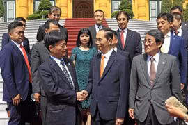  越南国家主席陈大光会见日本每日新闻特别顾问照雄一行