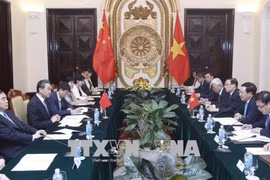 越中两国外交部长举行会谈