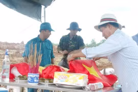 为在老挝牺牲的30具越南专家和志愿军遗骸举行归国仪式