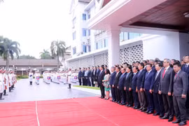 老挝隆重举行东盟旗升旗仪式庆祝东盟成立51周年