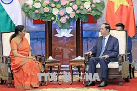 越南国家主席陈大光会见印度国防部长尼玛拉·西塔拉曼