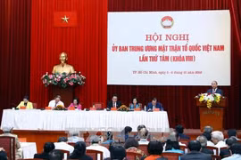 政府总理阮春福：政府一直认真倾听越南祖国阵线的意见建议