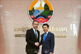 老挝与中国加强双边合作