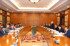 阮富仲：在政治体制革新和精简编制工作中不能过于草率，也不得过度求美