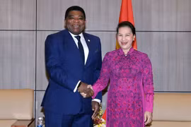 国会主席会见各国议会联盟秘书长马丁·纯贡