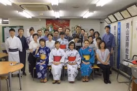 日本企业与越南大学生进行交流