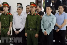 何文深及同犯贪污案二审正式开庭 5名被告人撤回上诉