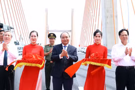 越南广宁省下龙市- 海防市高速公路今天正式通车