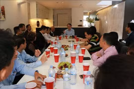 越南祖国阵线中央委员会代表团会见旅澳越南人代表