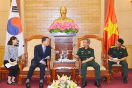 越南与韩国密切两军代表团互访