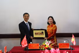 越中两国法院进一步促进交流合作