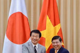 胡志明市领导会见日本千叶县知事