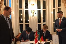 越南内排国际机场同德国公司签署货物运输合作备忘录