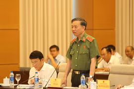 越南公安部长就公安人员违法行为、高利贷现象等问题答复国会代表质询