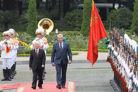 阮富仲举行仪式欢迎古巴国务委员会主席兼部长会议主席到访