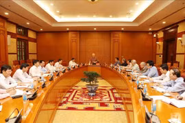 越共十三大文件起草小组常务委员会召开第一次会议