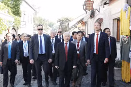 越共中央总书记阮富仲访问匈牙利圣安德烈市
