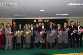 越柬建交50周年：柬埔寨政府向越南外交与新闻干部授予友好合作勋章