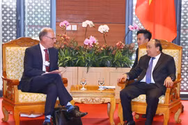 WEF ASEAN 2018：政府总理阮春福会见嘉士伯首席执行官郝瀚思
