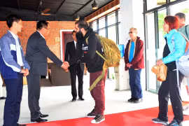 电影《金刚:骷髅岛》导演重返下龙湾考察 为多个影片项目提供资料