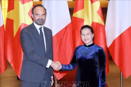越南国会主席阮氏金银会见法国总理爱德华•菲利普