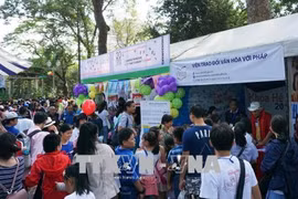 在胡志明市举行的法语日活动吸引5000余名学生参加