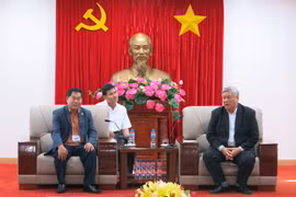 柬埔寨宗教事务部代表团对越南平阳省进行工作访问