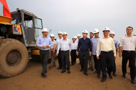 政府副总理郑廷勇主持会议 检查北南高速公路项目施工进度