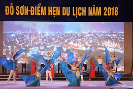 越南海防市图山旅游节热闹开场