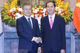 韩国媒体争相报道韩国总统文在寅访越的信息