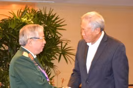 阮志咏同新加坡国防部长黄永宏和中国国防部部长常万全进行会晤