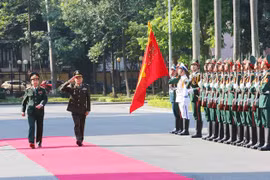 柬埔寨国家宪兵总司令冯批森对越南进行正式访问