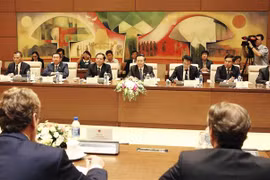 国会副主席冯国显会见欧洲议会渔业委员会代表团