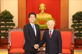 越共中央总书记、国家主席阮富仲会见日本首相特使 