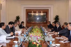 越共中央经济部部长阮文平会见越南企业论坛联盟工作代表团
