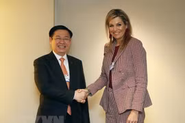 王廷惠在第48届世界经济论坛年会开展系列会见活动