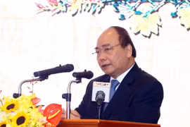 阮春福总理会见政府办公厅离退休干部代表