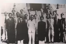越南共产党建党88周年： 越南民主共和国临时政府主席令展