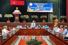 胡志明市领导与少数民族同胞优秀代表会面