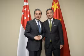 中国和新加坡坚持多边主义和自由贸易