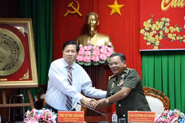 越柬两国增强地方间的团结和友谊 