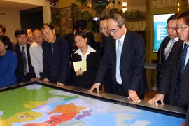 胡志明市市委书记阮善仁在俄罗斯圣彼得堡市活动报道