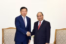 阮春福会见乐天集团董事长辛东彬