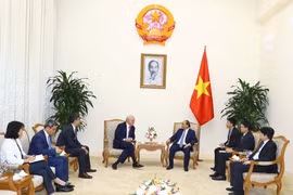 政府总理阮春福会见美国哈佛大学教授托马斯·瓦列利
